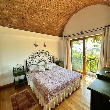 Munahan Bed & Breakfast 3*